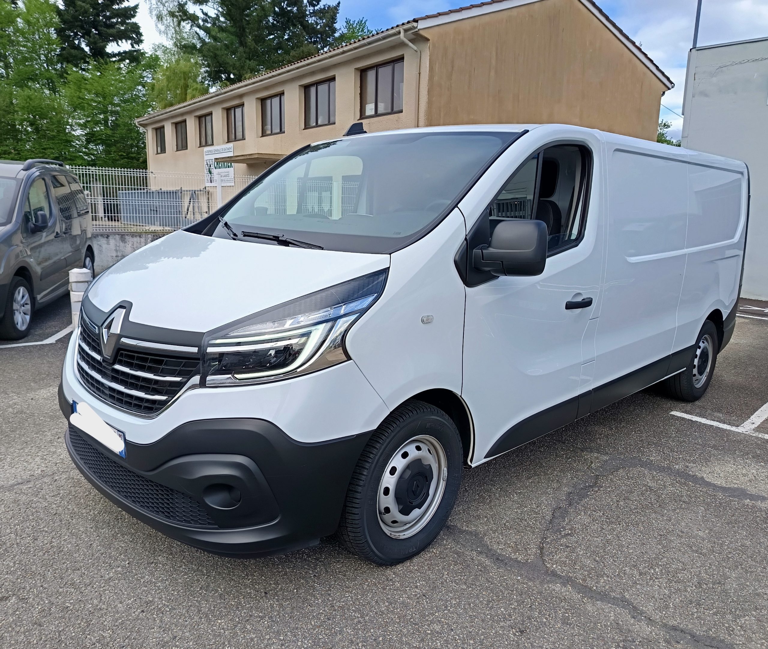 RENAULT TRAFIC FOURGON GRAND CONFORT L2H1 DCI 145
